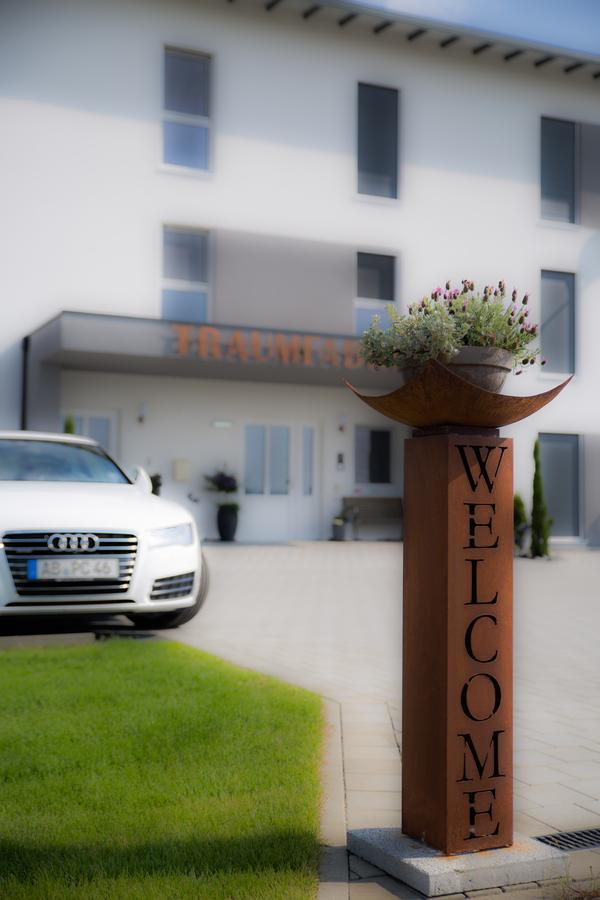 Hotel Traumfabrik Büttelborn エクステリア 写真